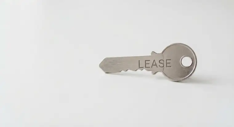 Leasing operacyjny i pożyczka leasingowa dla przedsiębiorcy - porównanie własności, rat i rozliczeń w firmie